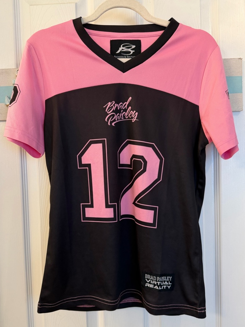 Brad Paisley Virtual Reality Pink & Black Tour Jersey Sz M